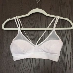 White lululemon sports bra